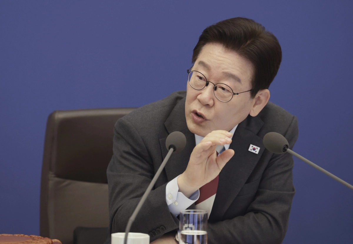 이재명 대통령이 5일 청와대에서 열린 중동 상황 대응책 논의를 위한 국무회의에서 발언하고 있다. 2026.3.5 연합뉴스