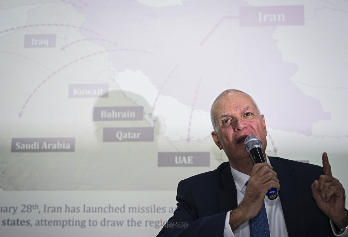 라파엘 하르파즈 주한 이스라엘 대사가 5일 서울 종로구 HJ비즈니스센터에서 중동 사태 관련 기자회견을 열고 중동 지역 내 이스라엘의 군사작전과 관련한 이스라엘 정부의 입장을 밝히고 있다. 2026.3.5 이지훈 기자