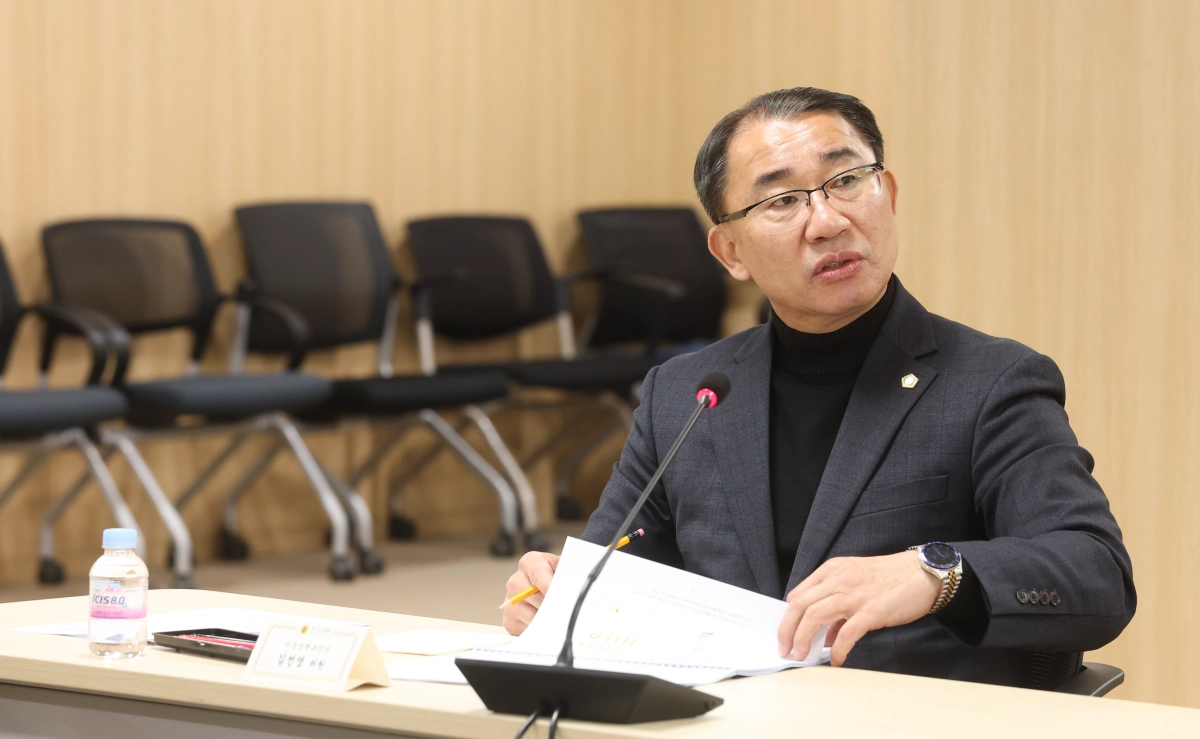 김선영 의원이 4일 경기도의회에서 열린 ‘제11대 후반기 의정정책백서 제작 용역 착수보고회’에 참석해 의견을 개진하고 있다.(사진=경기도의회)