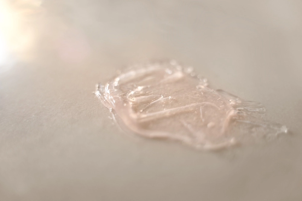 의료진은 아이의 성조숙증 원인으로 엄마 애쉬워스가 사용하던 ‘호르몬 대체 요법(HRT)’ 젤을 지목했다. 아이클릭아트