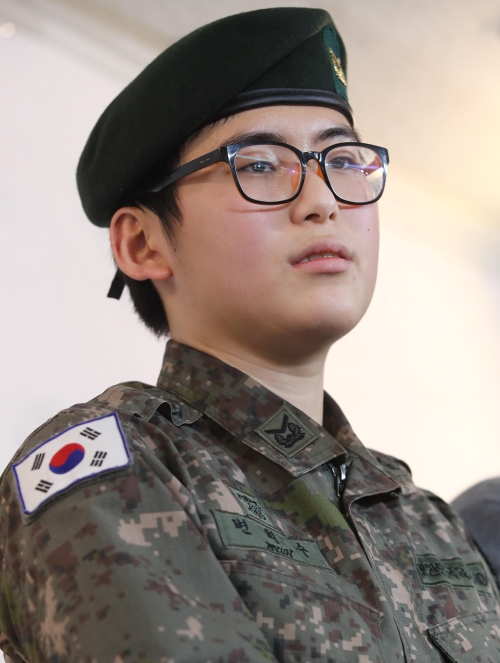 성전환 수술 후 육군이 강제 전역 처분을 내리자 소송을 진행하다 숨진 고 변희수 부사관의 생전 모습. 연합뉴스