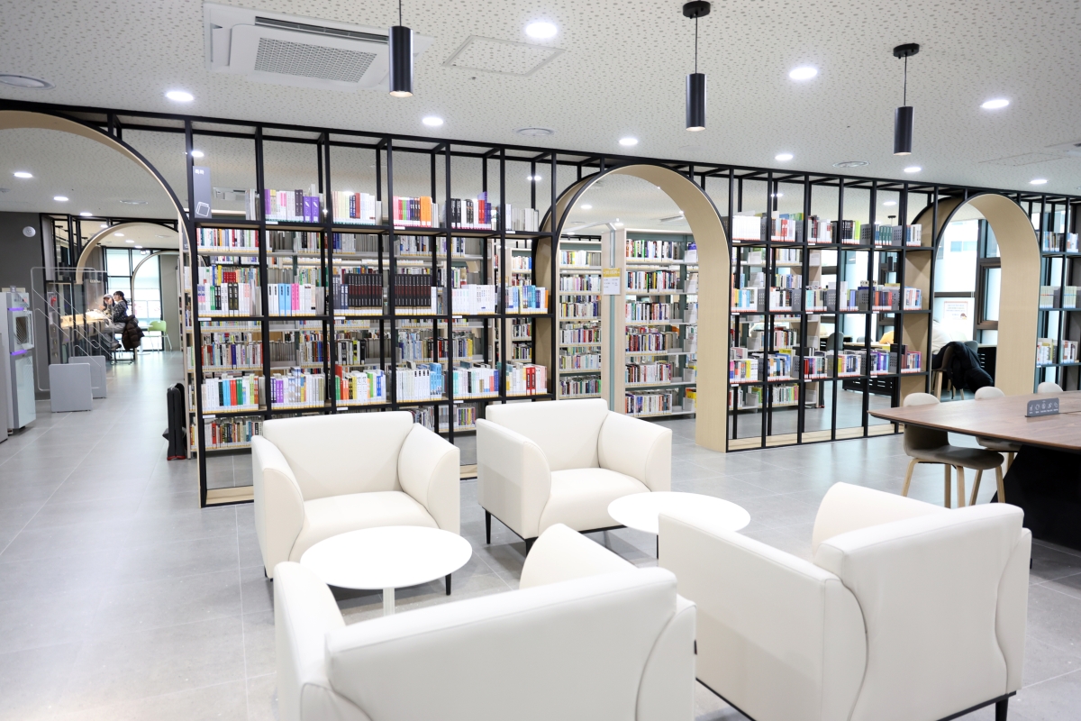 구로문화누리도서관 내부 휴식 공간.  구로구 제공