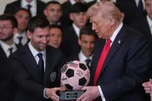 중동 전쟁 일으키고 메시 백악관 초청한 트럼프…“호날두 대단해”