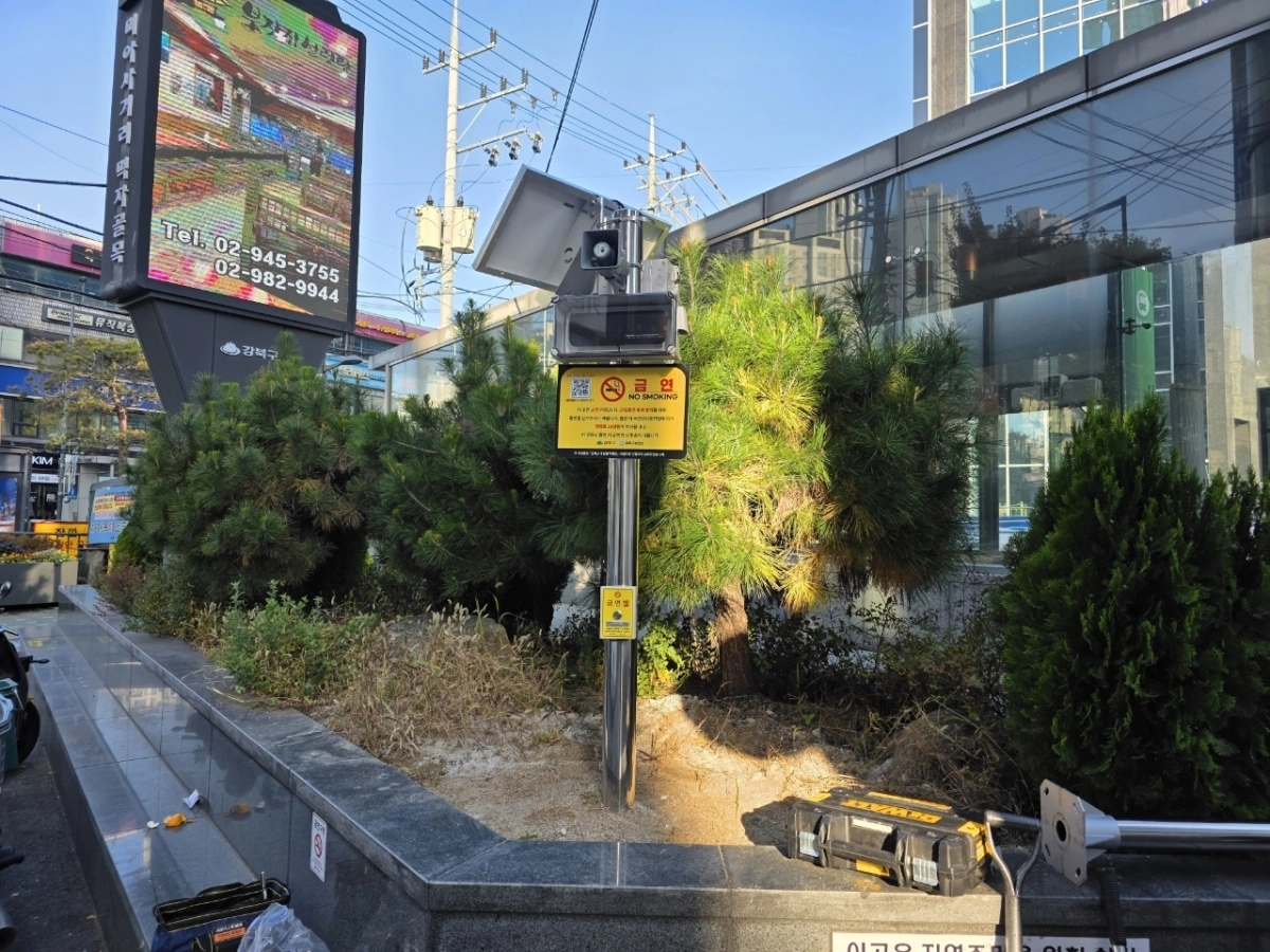 서울 지하철 미아사거리역 앞에 금연벨이 설치된 모습. 강북구 제공