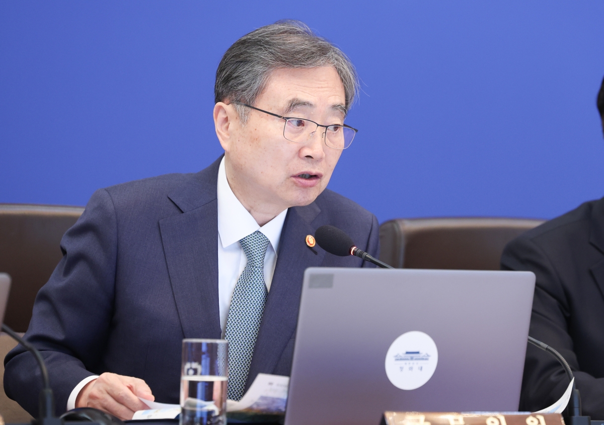 조현 외교부 장관이 5일 청와대에서 이재명 대통령 주재로 열린 국무회의에서 중동 상황 관련 대응 현황 및 계획 관련 부처보고를 하고 있다. 2026.3.5 연합뉴스