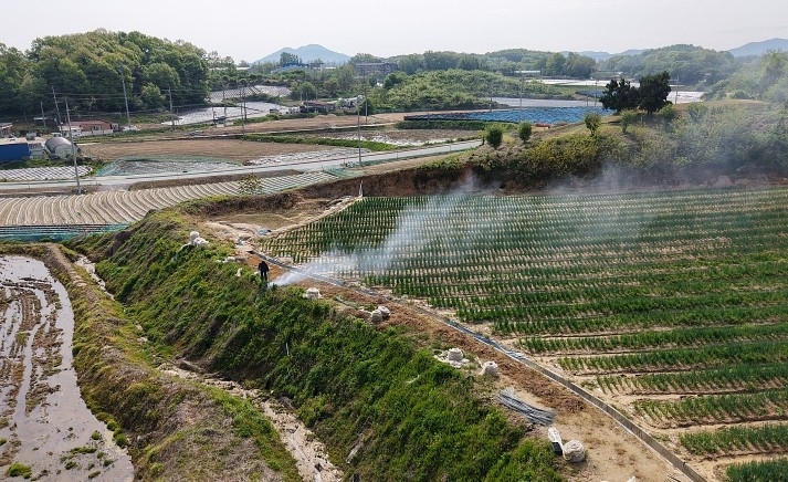 충북도가 농업부산물 및 생활 쓰레기 소각 등으로 인한 산불 발생을 차단하기 위해 주말 산불방지 특별 기동단속’을 실시한다. 충북도 제공.