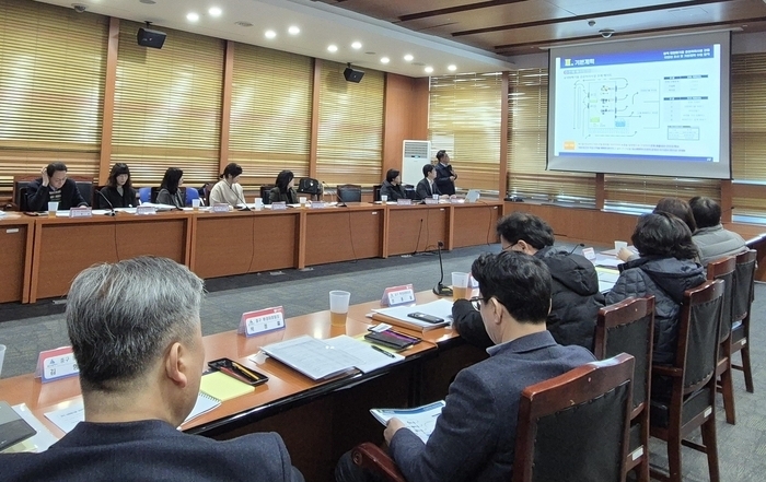 울산시는 5일 시청 본관 4층 중회의실에서 ‘광역 대형폐기물 공공처리시설 건립 타당성 조사 및 기본계획 수립 용역’ 최종보고회를 개최했다. 울산시 제공