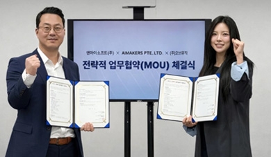 뮤직온더블록 김낙일 대표(왼쪽)와 오브뮤직 김지현 대표가 전략적 업무협약식을 갖고 있다.  사진-오브뮤직 제공