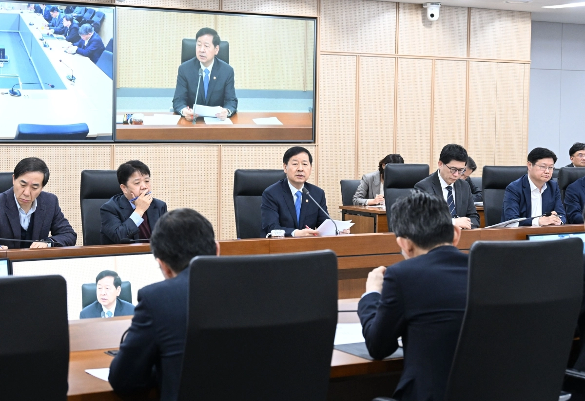 구윤철 부총리, 재정경제부 확대간부회의 주재     (서울=연합뉴스) 구윤철 부총리 겸 재정경제부 장관이 6일 정부세종청사에서 열린 재정경제부 확대간부회의를 주재하고 있다. 2026.3.6 [재정경제부 제공. 재판매 및 DB 금지]     photo@yna.co.kr