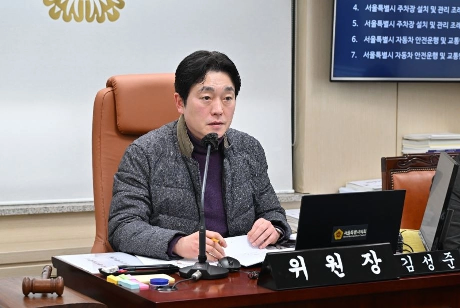 질의하는 김성준 의원