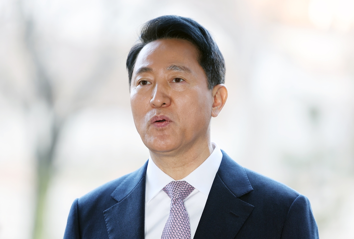 법원 출석 전 입장 밝히는 오세훈 서울시장