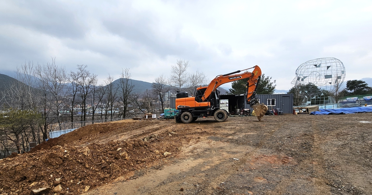 공사가 진행중인 강원 영월군 낙화암 일대 모습. 독자 제공.