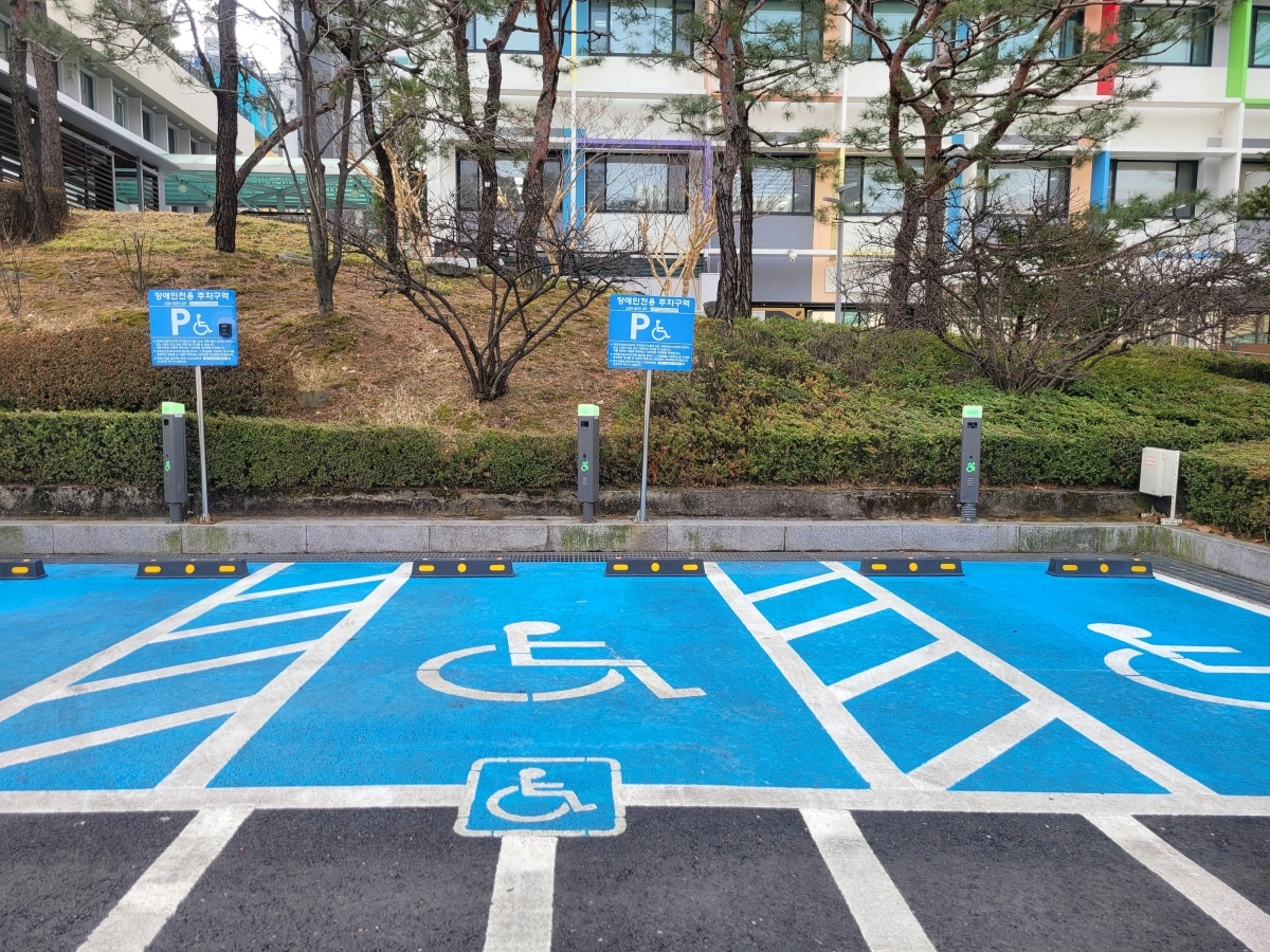 서울 강남구의 한 장애인주차구역의 모습. 강남구 제공