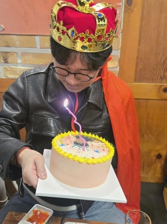 방송인 송은이가 장항준 감독의 영화 ‘왕과 사는 남자’ 1000만 돌파를 축하했다.  송은이 인스타그램