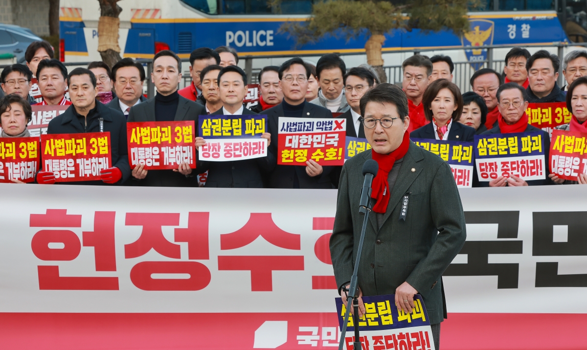 발언하는 국민의힘 신동욱 의원