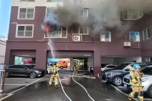 경북 청도 아파트서 화재…충전 중이던 전동킥보드서 불