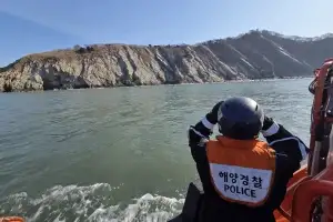 보령서 침몰 어선 선장 사흘째 수색 중…함정 14척 등 투입