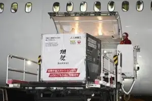 thumbnail - ‘우주에서 빚은 술’ 가격 ‘어마어마’…“100㎖당 9억원”