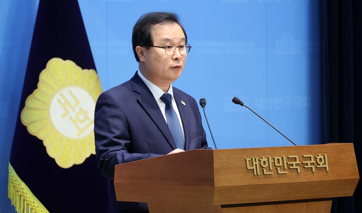 이건태 더불어민주당 의원이 8일 국회 소통관에서 쌍방울 대북 송금 사건 관련 기자회견을 하고 있다. 2026.3.8 연합뉴스