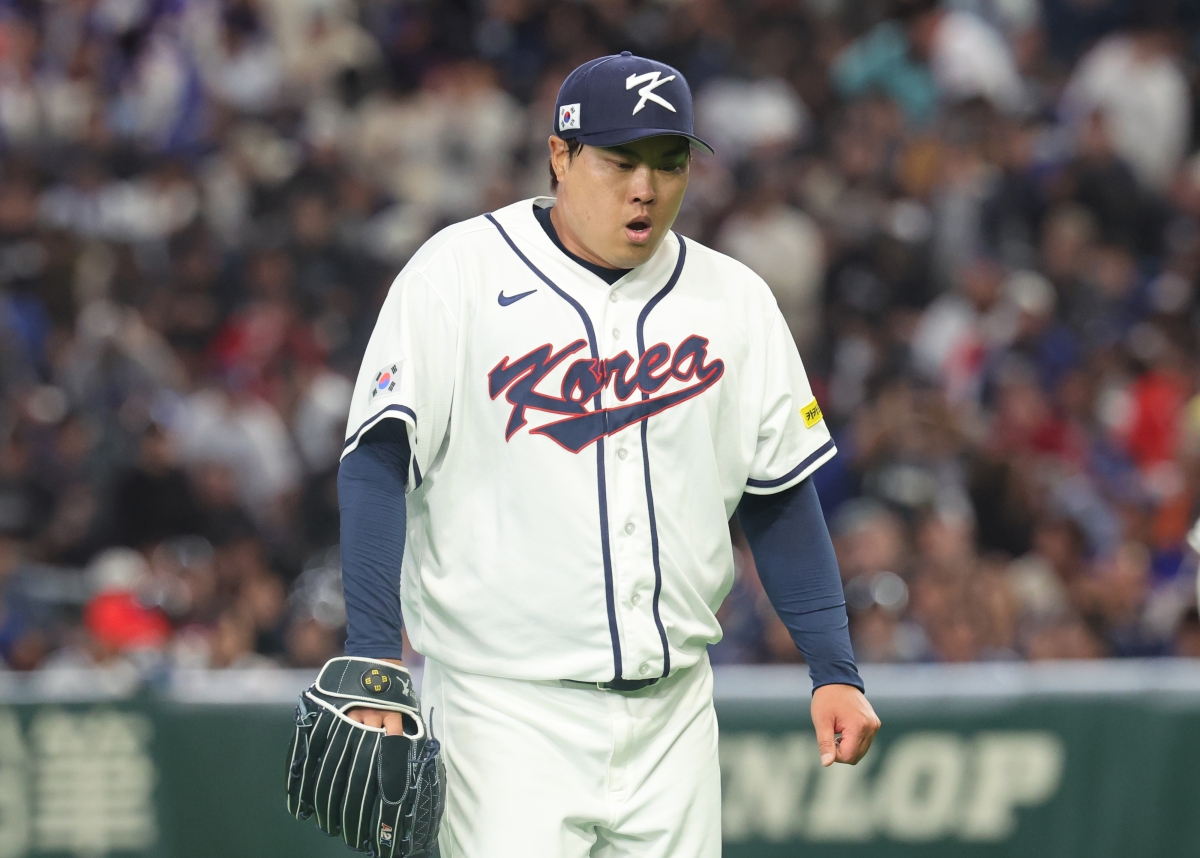 8일 일본 도쿄돔에서 열린 2026 월드베이스볼클래식(WBC) C조 조별리그 3차전 대한민국과 대만의 경기에서 3회 초를 무실점으로 마무리한 류현진이 더그 아웃으로 걸어가고 있다. 2026.3.8 연합뉴스