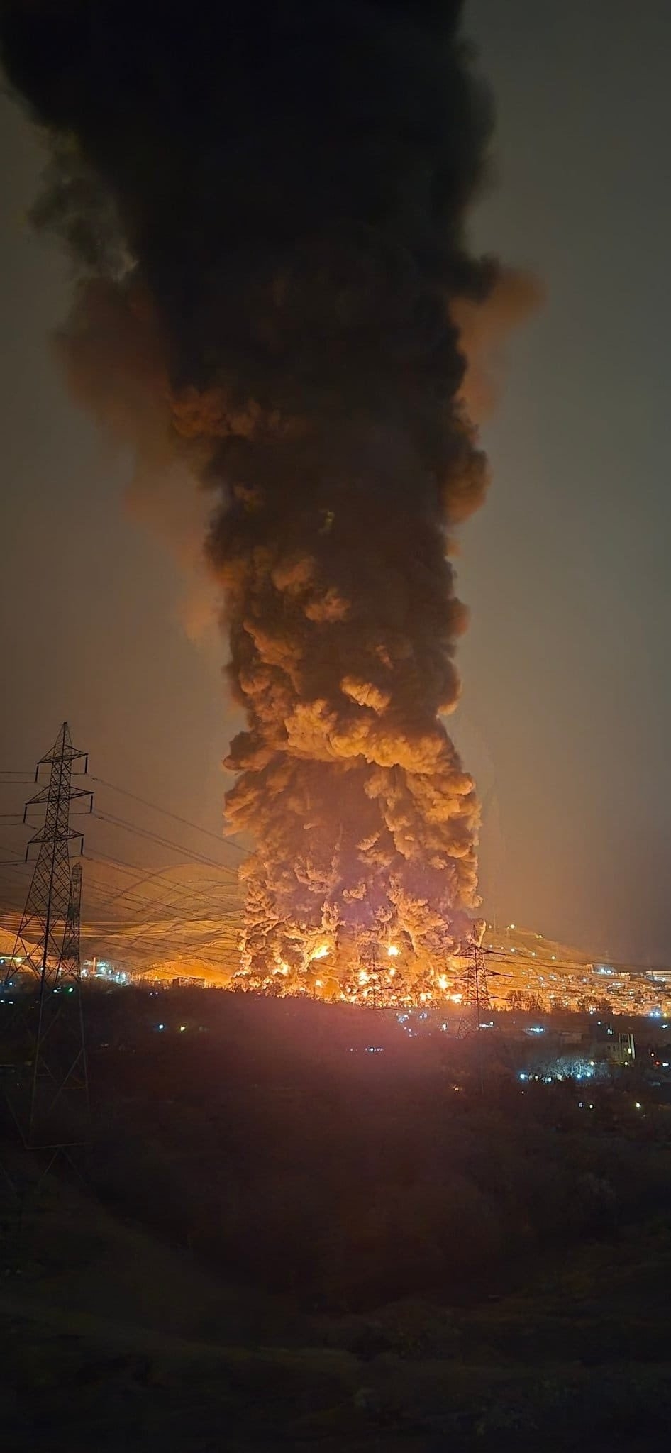 테헤란서 치솟는 불기둥