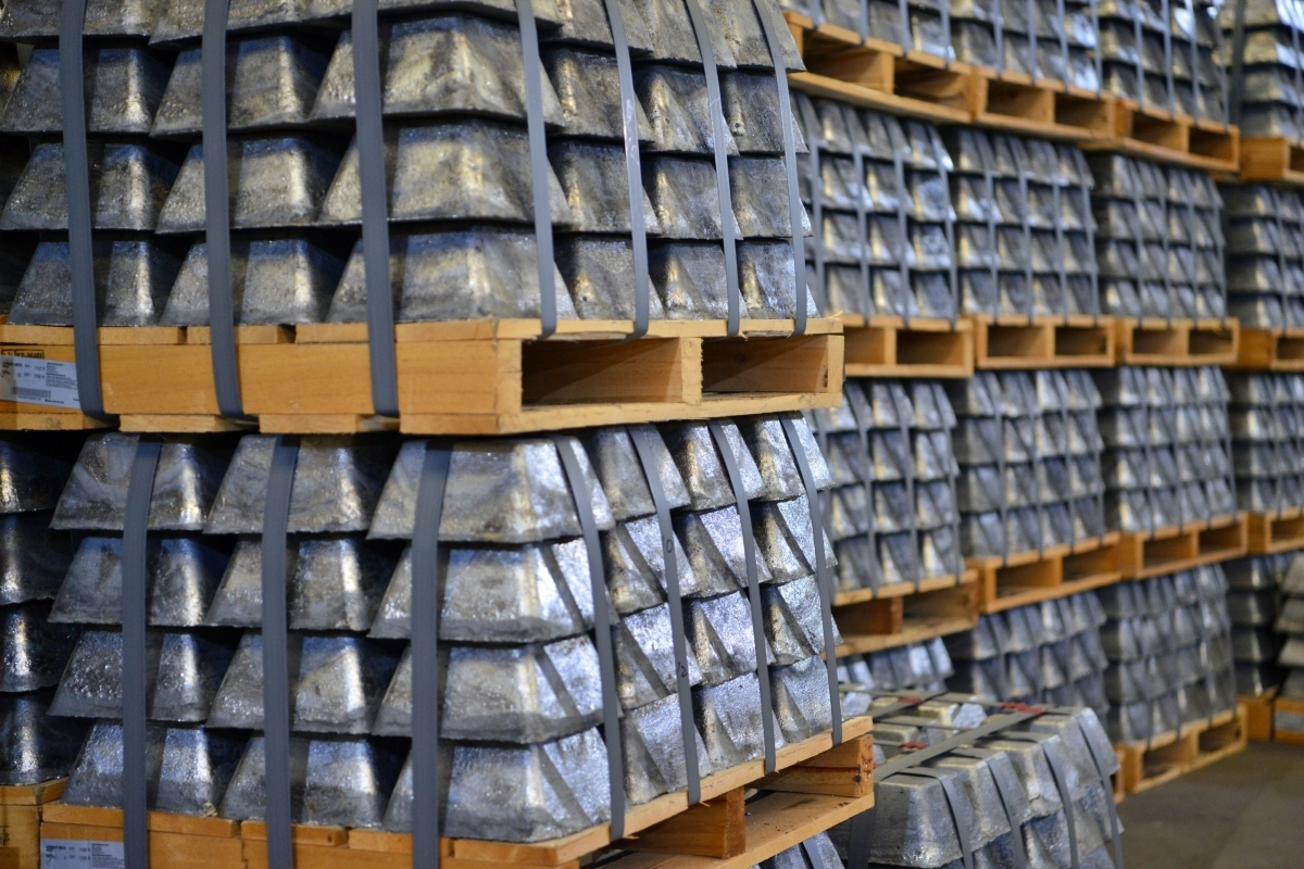 온산제련소에서 생산한 전략 광물인 안티모니가 적재된 모습.  고려아연 제공