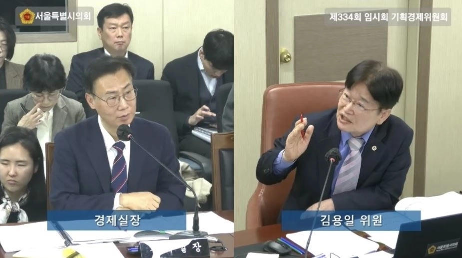 지난 5일 열린 제334회 서울시의회 임시회 기획경제위원회 회의에서 경제실장에게 질의하는 김용일 의원