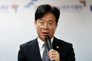 노란봉투법 내일 시행…노동부 장관 “교섭 회피보다 상생 해법 찾아야”