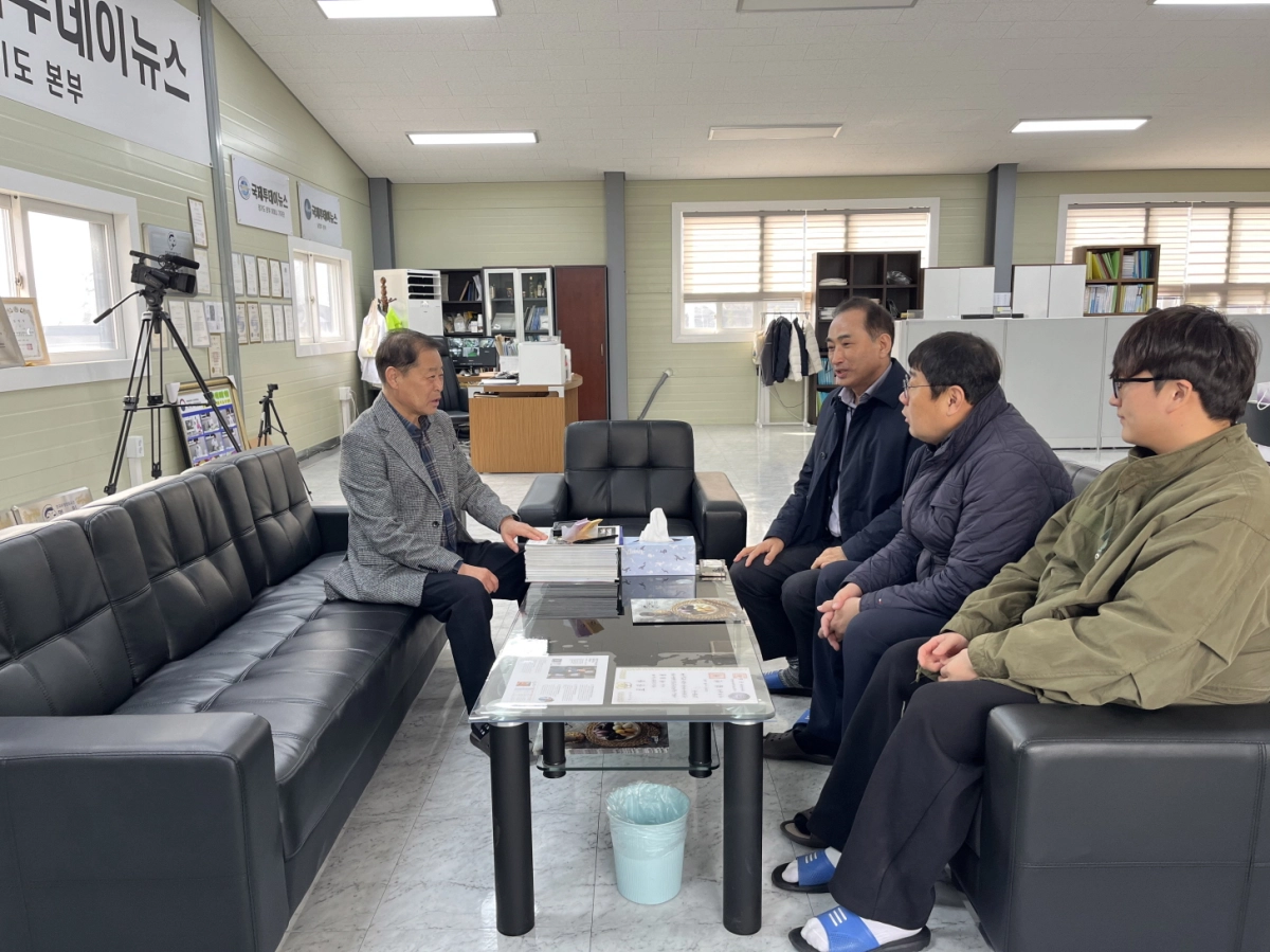 김창식 의원이 6일 남양주시 진접읍에 위치한 농업기업 금수레 영농조합을 방문해 농식품 가공 산업 활성화를 위한 현장 의견을 청취하고 있다.(사진=경기도의회)
