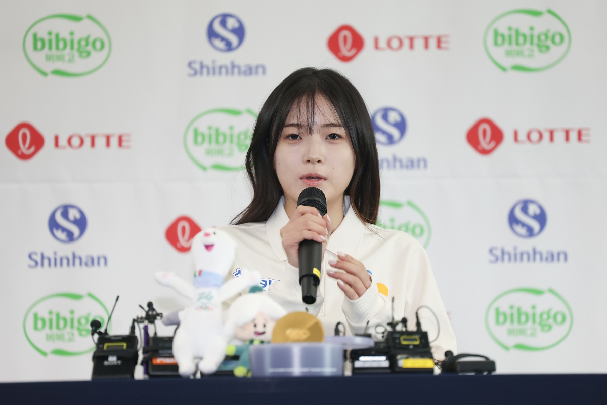 미디어데이에서 발언하는 최가온