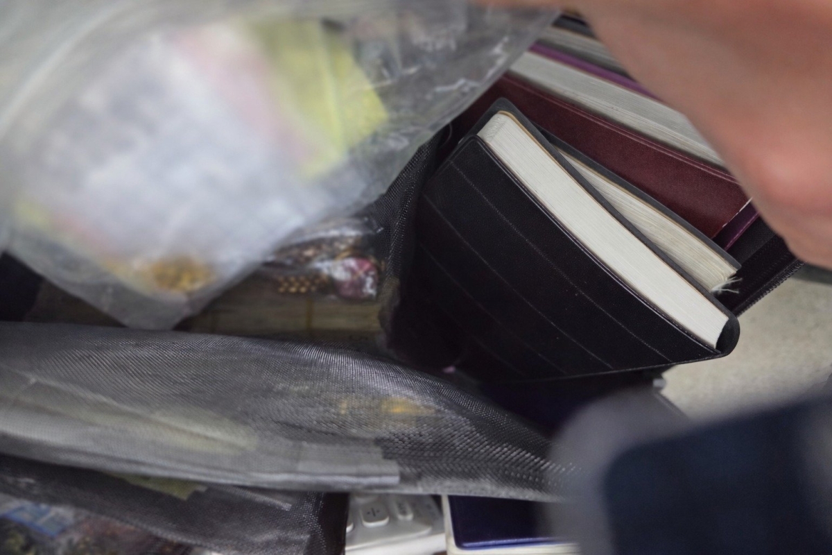 역사 순회 중 습득한 유실물. 현금 3억원 및 귀금속이 들어 있다. 서울교통공사