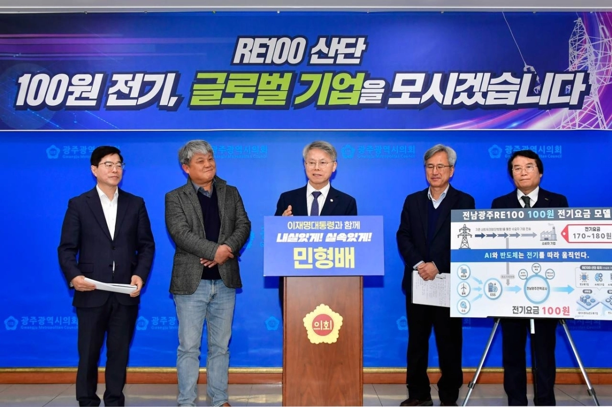 민형배 의원이 9일 광주시의회 브리핑룸에서 기자회견을 열고 ‘전남·광주 산업용 전기요금 100원 시대’ 실현 방안을 밝히고 있다. 민형배의원실 제공