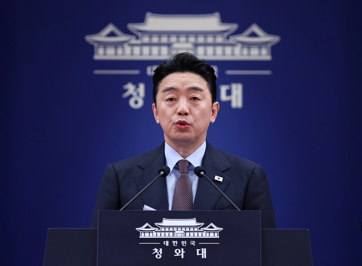 강훈식 비서실장, UAE 체류 국민 귀국 지원 및 원유 확보 관련 브리핑