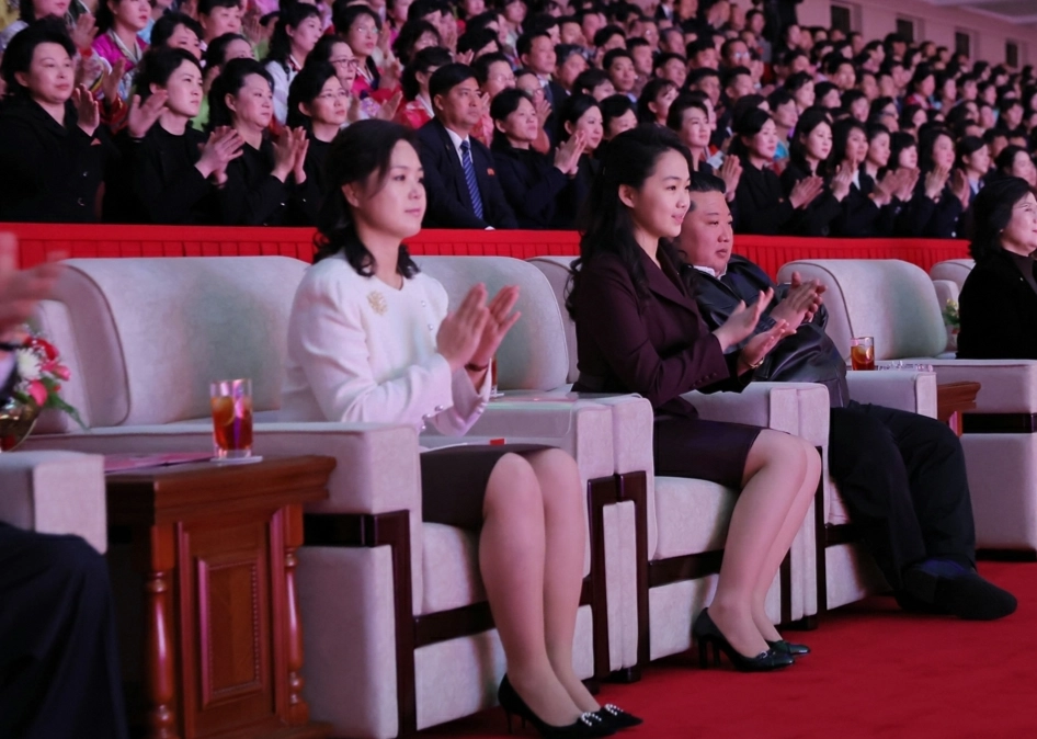 센터 차지한 딸 주애