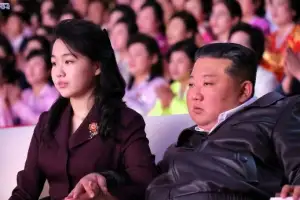 [포토] 김정은, 주애와 국제부녀절 기념공연 관람