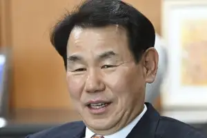 MSCI 선진지수 편입 속도… 정은보 이사장, 한국물 파생상품 ‘24시간 거래’ 계약