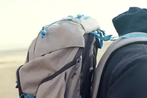 자선 가게에 ‘마약 든 가방’ 기증한 10대…되찾으러 갔다가 결국