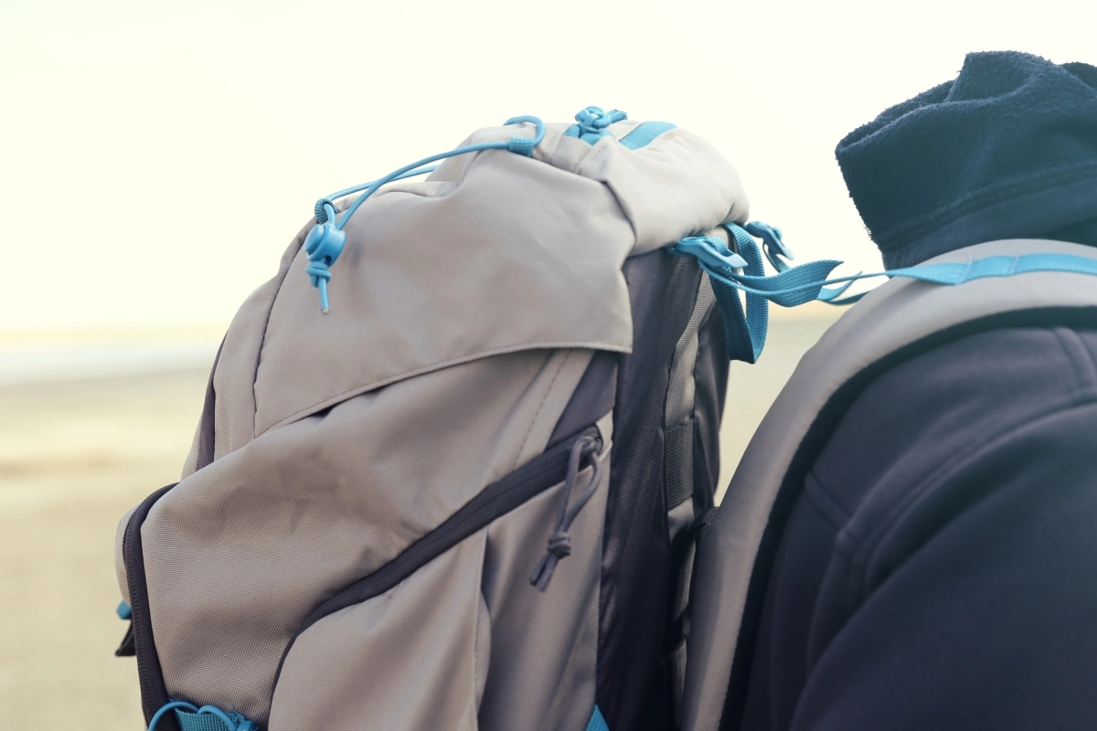 뉴질랜드에서 마리화나와 현금이 든 배낭을 자선 가게 기부 구역에 실수로 놓고 간 10대들이 경찰에 붙잡히는 사건이 벌어졌다. 위 사진은 기사 본문과 직접적인 관련 없음. 123rf