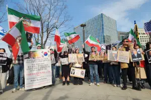 “너네 나라로 가라”…중동전쟁이 이란인 혐오로 번졌다