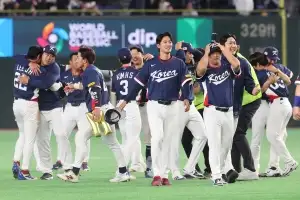 불탄 방망이, 불낸 마운드… 미국 가는 길 ‘불안 속 희망’