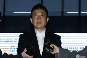 이재룡, 경찰 출석 “도주? 사고 인지 못해”…‘술타기’ 의혹도 부인