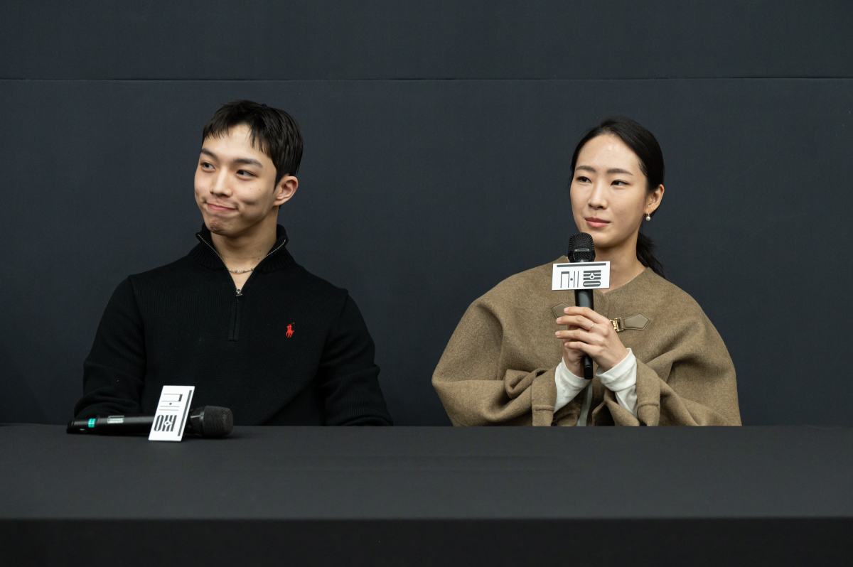 샤론 에얄의 ‘재키’로 무대에 오르는 남윤승(왼쪽)·김여진 무용수가 기자들의 질문을 듣고 있다. 서울시발레단은 오는 14~22일 세종문화회관 세종M씨어터에서 ‘재키’와 ‘블리스’로 구성한 ‘더블 빌’을 공연한다. 세종문화회관 제공