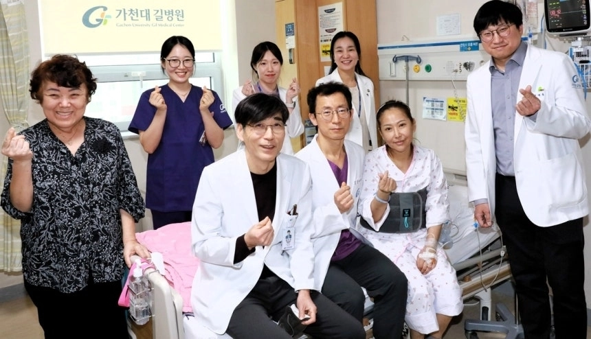 장마리나(오른쪽 두 번째)씨와 의료진들. 가천대 길병원 제공