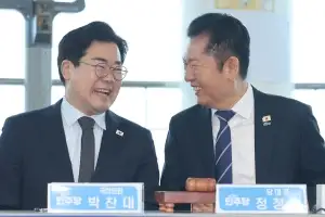 정청래 “李대통령 의지 변함없다…검찰개혁은 민주당 깃발이자 상징”