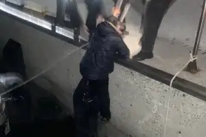 새벽에 낚시 어선 타려다 바다에 추락… 해경, 40대 낚시객 긴급 구조