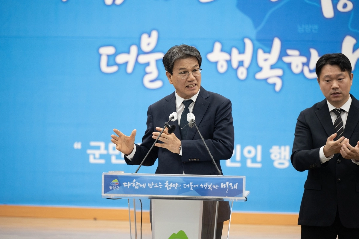 김돈곤 충남 청양군수가 11일 정부의 농어촌 기본소득 시범사업과 관련한 기자회견을 하고 있다. 군 제공