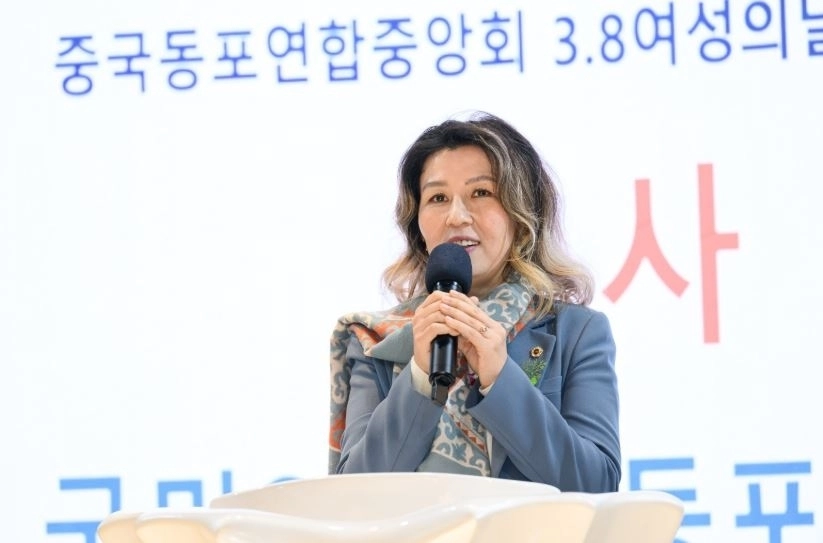 지난 8일 서울 대림동 연변웨딩홀에서 열린 ‘3.8 세계여성의 날 기념행사’에 참석해 인사말을 하는 아이수루 의원