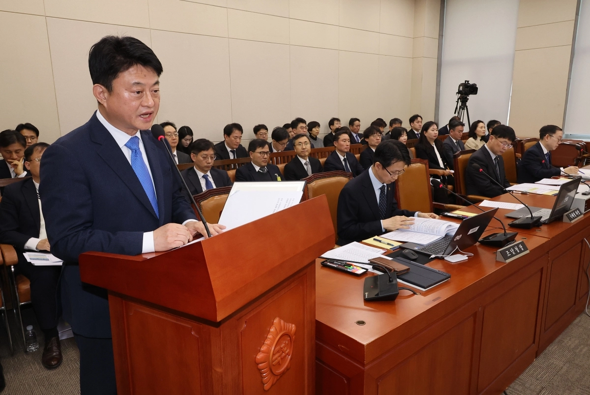 업무 보고 하는 이성진 국세청 차장