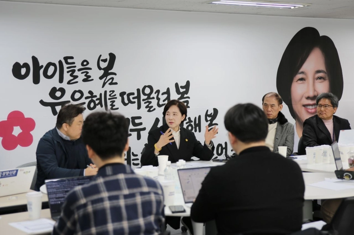유은혜 경기도교육감 예비후보가 11일 수원 인계동 선거사무소에서 기자간담회를 갖고 있다. (유은혜캠프 제)