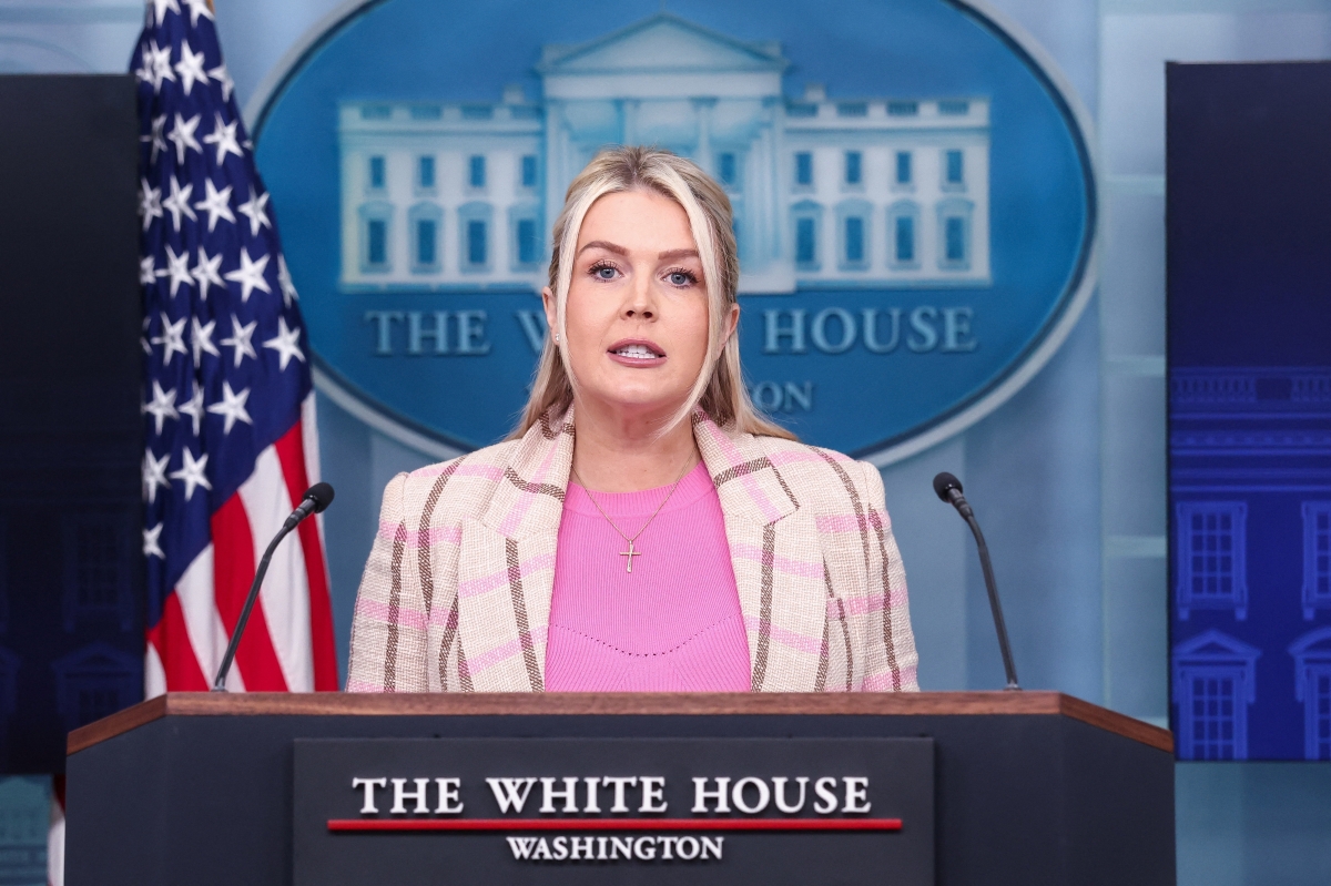 캐럴라인 레빗 백악관 대변인이 10일(현지시간) 워싱턴DC 백악관에서 이란과의 전쟁 상황 등에 대해 브리핑 하고 있다. 로이터 연합뉴스